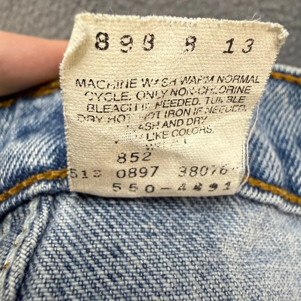 Vintage Levi's Jeans 550 Relaxed Fit‎ 36x32 Light Wash 90s Made in USA Tapered